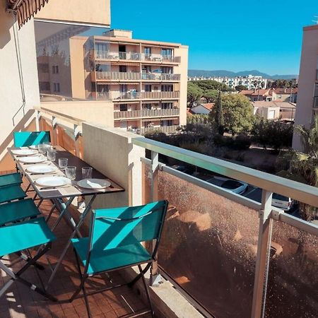 Chic Appart Du Port Fréjus Exterior foto