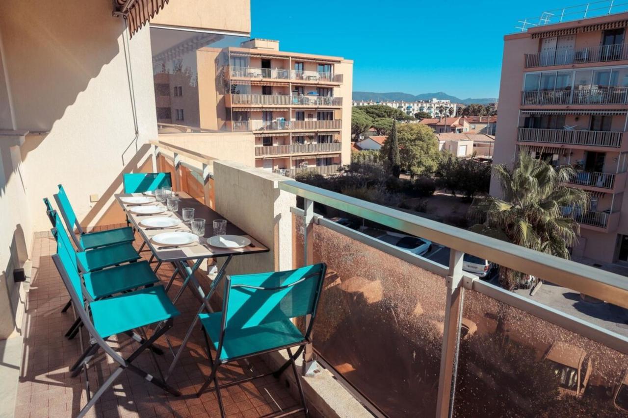 Chic Appart Du Port Fréjus Exterior foto