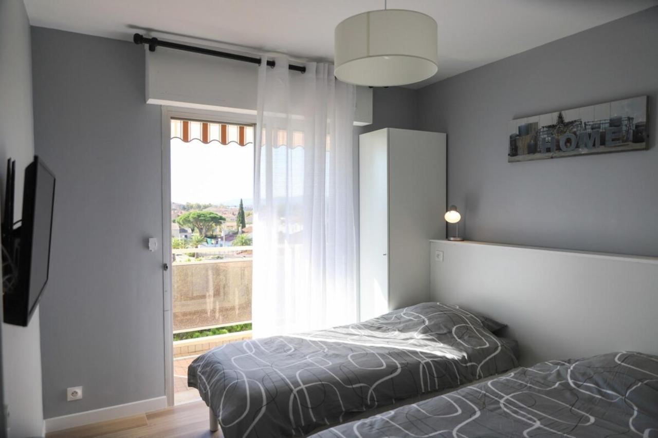 Chic Appart Du Port Fréjus Exterior foto
